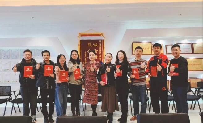 愛(ài)有溫度，心有未來(lái)--東達(dá)建材2022榮譽(yù)表彰圓滿(mǎn)成功